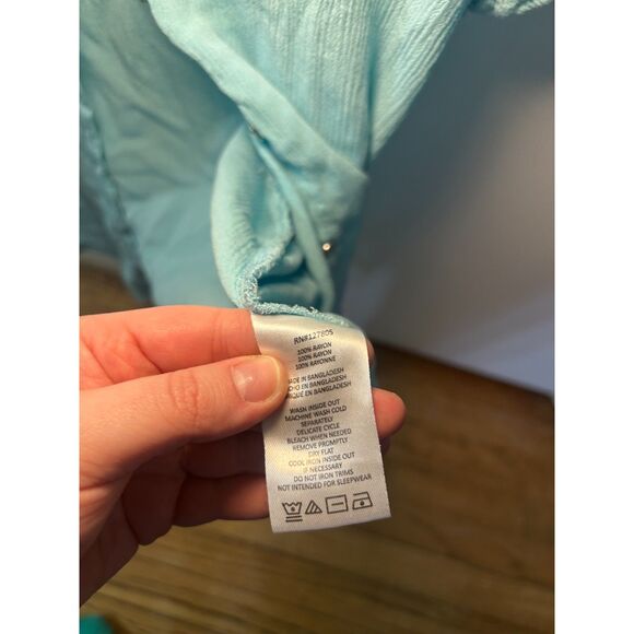 DKNY XL Light Blue Rayon Button Down Flutter Sleeve Ruffle Shoulder Textured Top - Picture 5 of 6